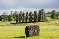 Weiter zum Ahu Akivi, an dem 7 knapp 4m hohe Moai 2.5 km von der Küste entfernt auf's Meer schauen.